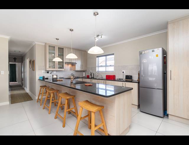 4 BEDROOM FREESTANDING SOLD IN SUNNINGDALE